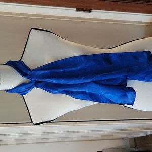 Blue satiny neck scarf